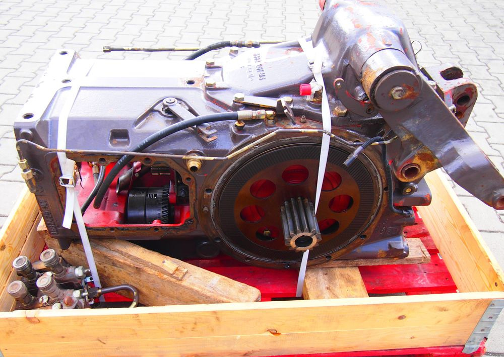 Części do Ciągnika Massey Ferguson MF 3000, 6000 Tylny most z podnośnikiem od MF 3000, 6000 - Trục sau cho Máy móc nông nghiệp: hình 2 Części do Ciągnika Massey Ferguson MF 3000, 6000 Tylny most z podnośnikiem od MF 3000, 6000 - Trục sau cho Máy móc nông nghiệp: hình 2