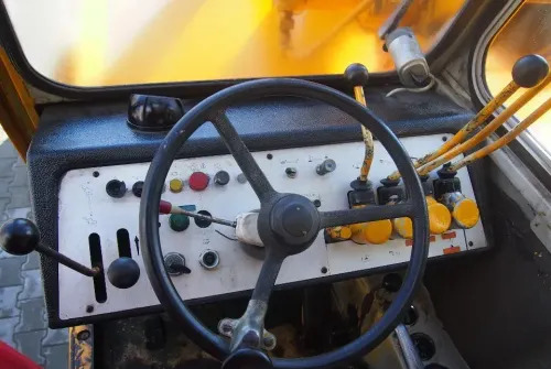 Dźwig Demag V72 1991 Dźwig żuraw Demag V72 12T 13m - Cẩu bánh lốp: hình 4 Dźwig Demag V72 1991 Dźwig żuraw Demag V72 12T 13m - Cẩu bánh lốp: hình 4