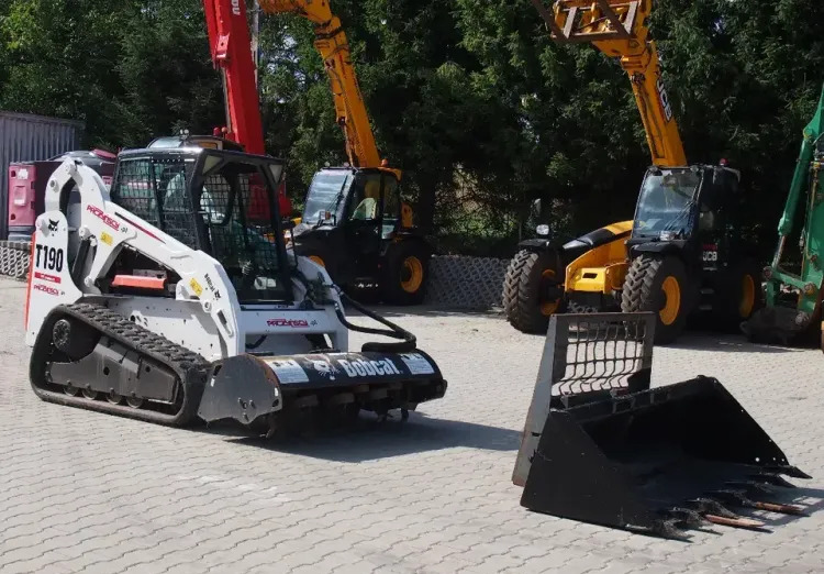 Miniładowarka Bobcat T190 2012 - Máy xúc lật mini bánh xích: hình 2 Miniładowarka Bobcat T190 2012 - Máy xúc lật mini bánh xích: hình 2