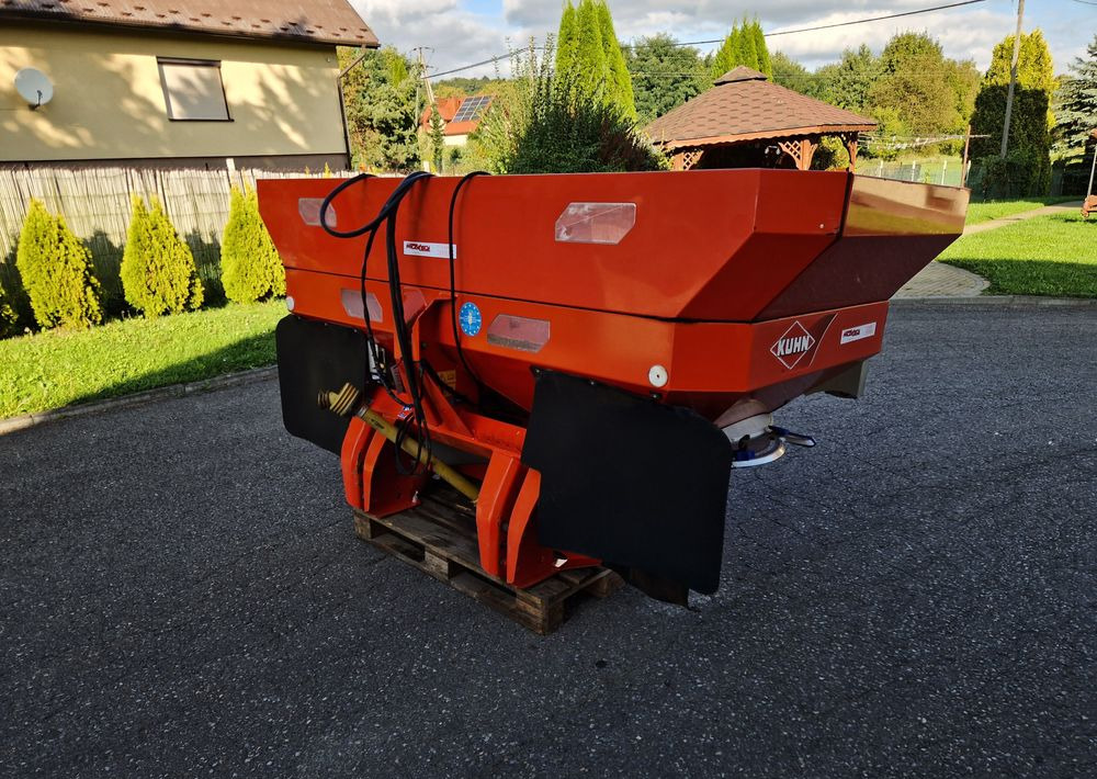 Rozsiewacz nawozów Kuhn AXIS 30,1 2008 Rozsiewacz KUHN RAUCH - Máy rải phân bón: hình 3 Rozsiewacz nawozów Kuhn AXIS 30,1 2008 Rozsiewacz KUHN RAUCH - Máy rải phân bón: hình 3
