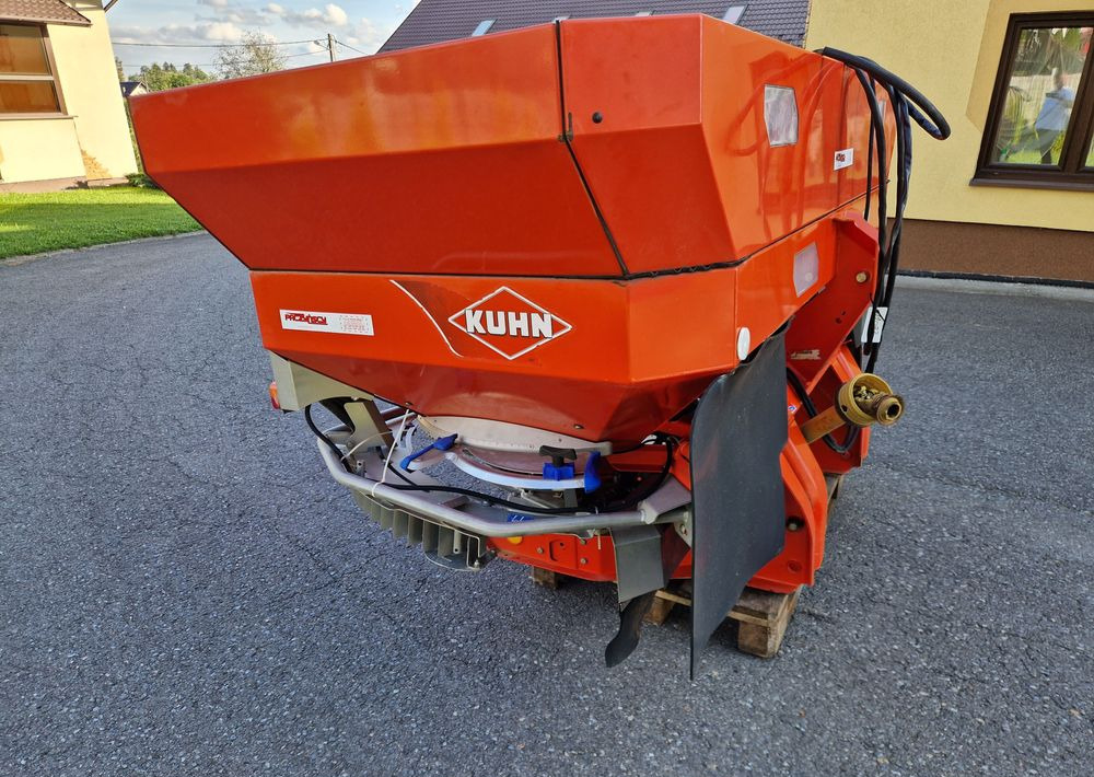 Rozsiewacz nawozów Kuhn AXIS 30,1 2008 Rozsiewacz KUHN RAUCH - Máy rải phân bón: hình 4 Rozsiewacz nawozów Kuhn AXIS 30,1 2008 Rozsiewacz KUHN RAUCH - Máy rải phân bón: hình 4