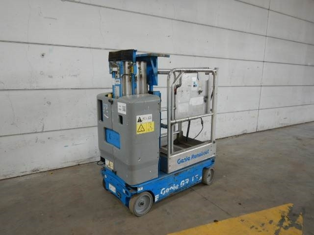 Genie GR15 - Máy nâng người thẳng đứng: hình 4 Genie GR15 - Máy nâng người thẳng đứng: hình 4