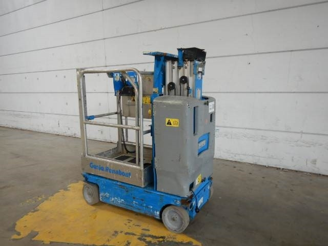 Genie GR15 - Máy nâng người thẳng đứng: hình 2 Genie GR15 - Máy nâng người thẳng đứng: hình 2