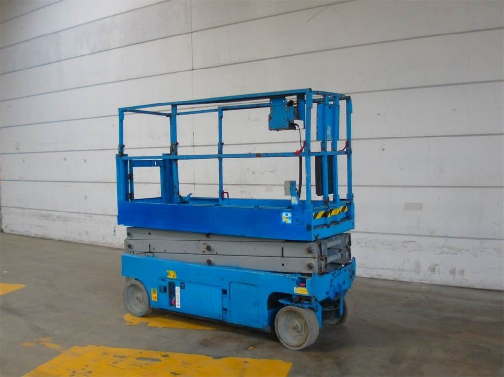 Genie GS2032 - Máy nâng người hình kéo: hình 2 Genie GS2032 - Máy nâng người hình kéo: hình 2