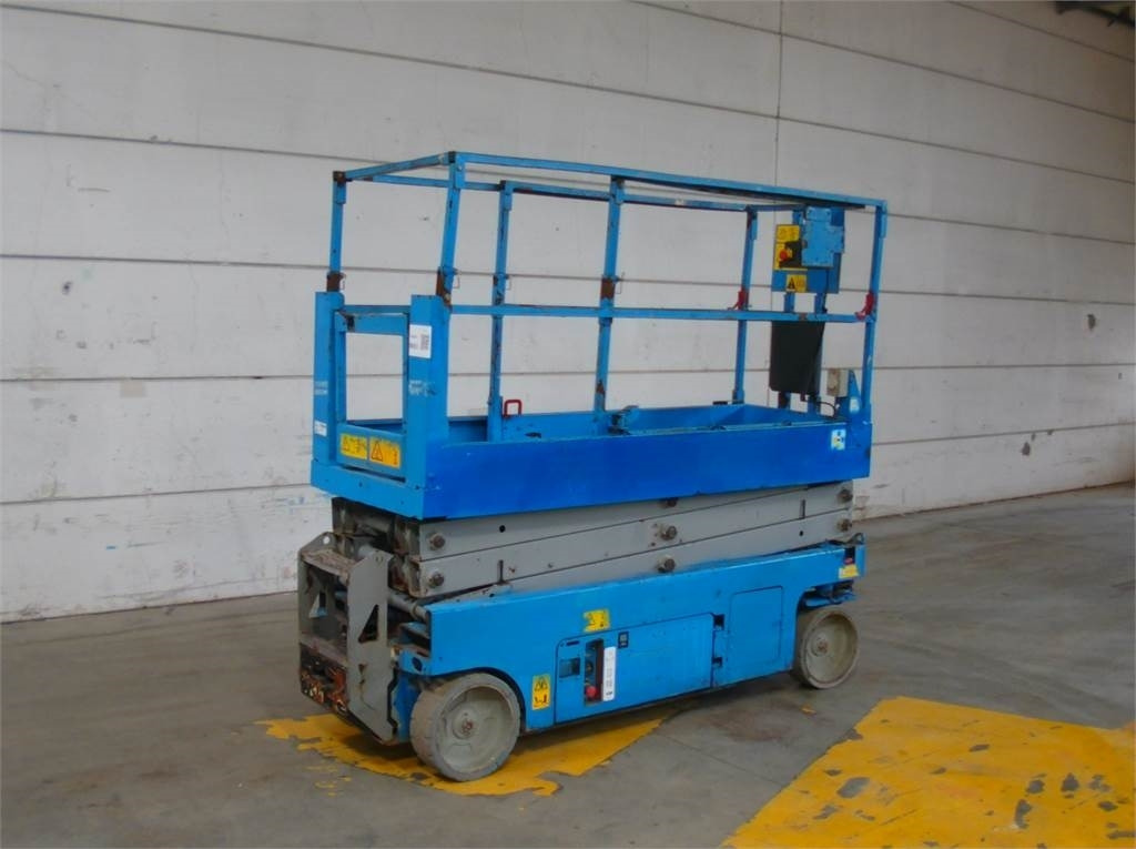 Genie GS2032 - Máy nâng người hình kéo: hình 3 Genie GS2032 - Máy nâng người hình kéo: hình 3