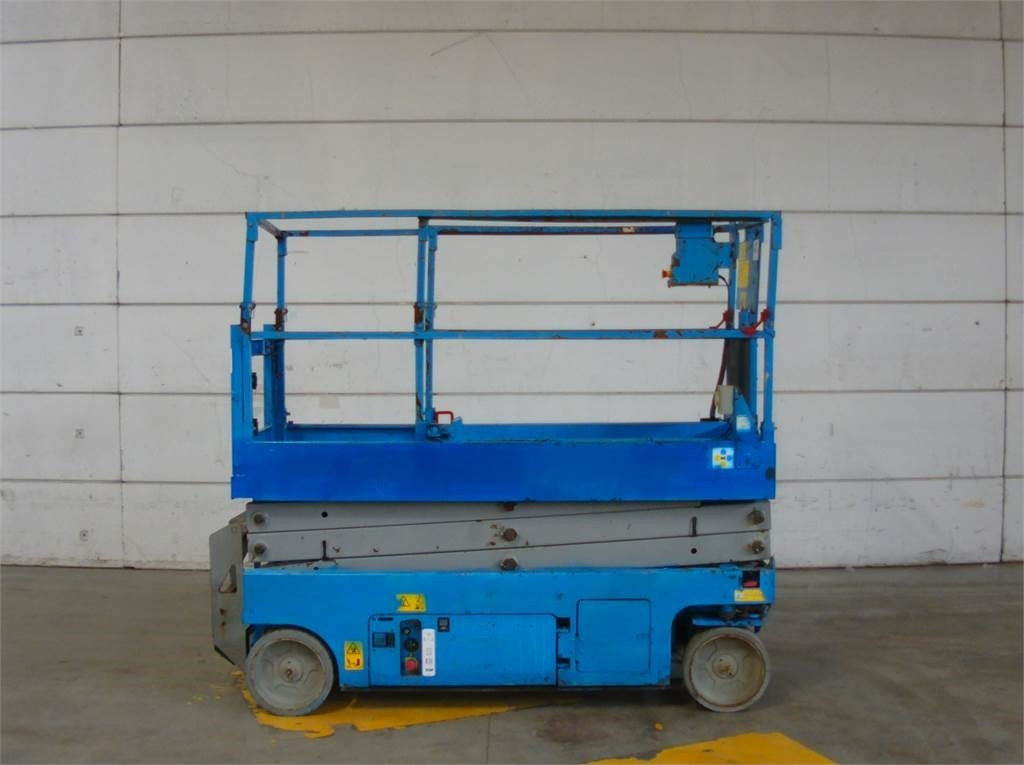 Genie GS2032 - Máy nâng người hình kéo: hình 1 Genie GS2032 - Máy nâng người hình kéo: hình 1