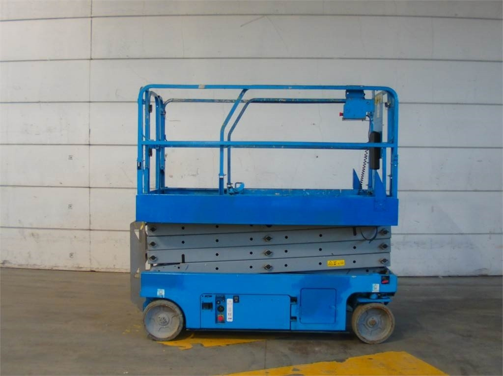 Genie GS2646 - Máy nâng người hình kéo: hình 1 Genie GS2646 - Máy nâng người hình kéo: hình 1