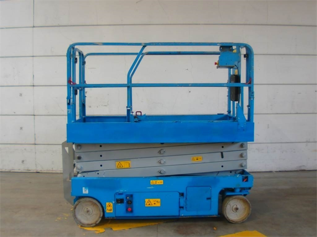 Genie GS2646 - Máy nâng người hình kéo: hình 1 Genie GS2646 - Máy nâng người hình kéo: hình 1