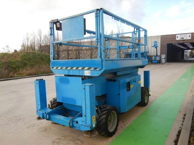 Genie GS2669RT - Máy nâng người hình kéo: hình 4 Genie GS2669RT - Máy nâng người hình kéo: hình 4