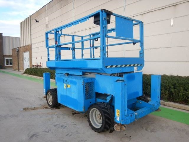 Genie GS2669RT - Máy nâng người hình kéo: hình 3 Genie GS2669RT - Máy nâng người hình kéo: hình 3