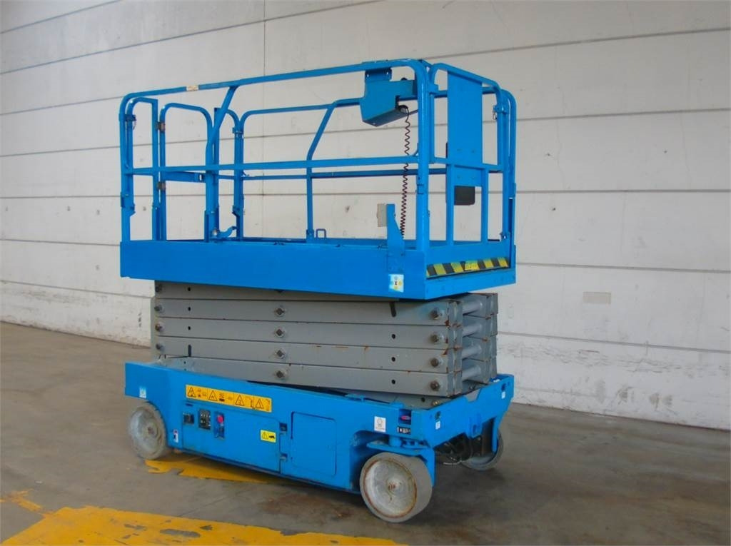 Genie GS3246 - Máy nâng người hình kéo: hình 2 Genie GS3246 - Máy nâng người hình kéo: hình 2