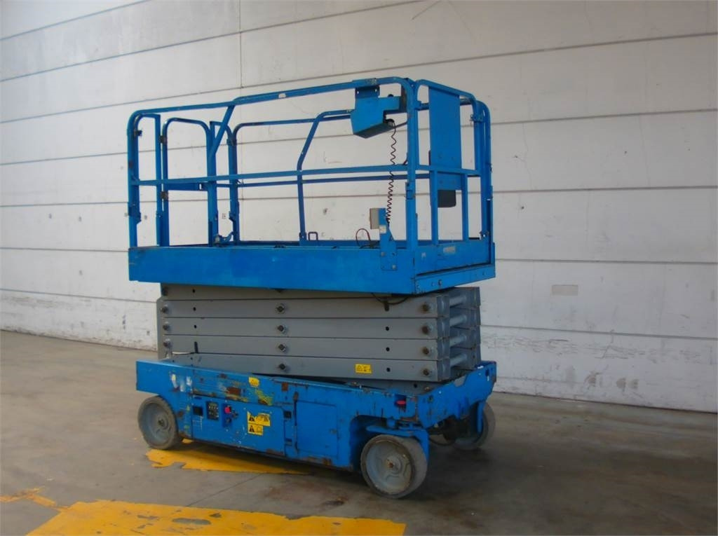 Genie GS3246 - Máy nâng người hình kéo: hình 2 Genie GS3246 - Máy nâng người hình kéo: hình 2