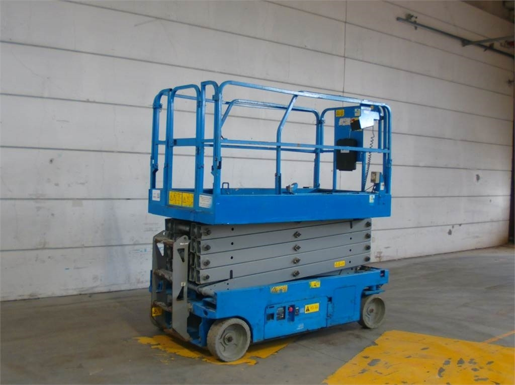Genie GS3246 - Máy nâng người hình kéo: hình 3 Genie GS3246 - Máy nâng người hình kéo: hình 3