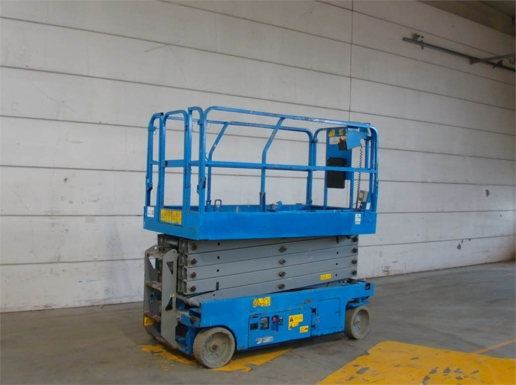 Genie GS3246 - Máy nâng người hình kéo: hình 2 Genie GS3246 - Máy nâng người hình kéo: hình 2
