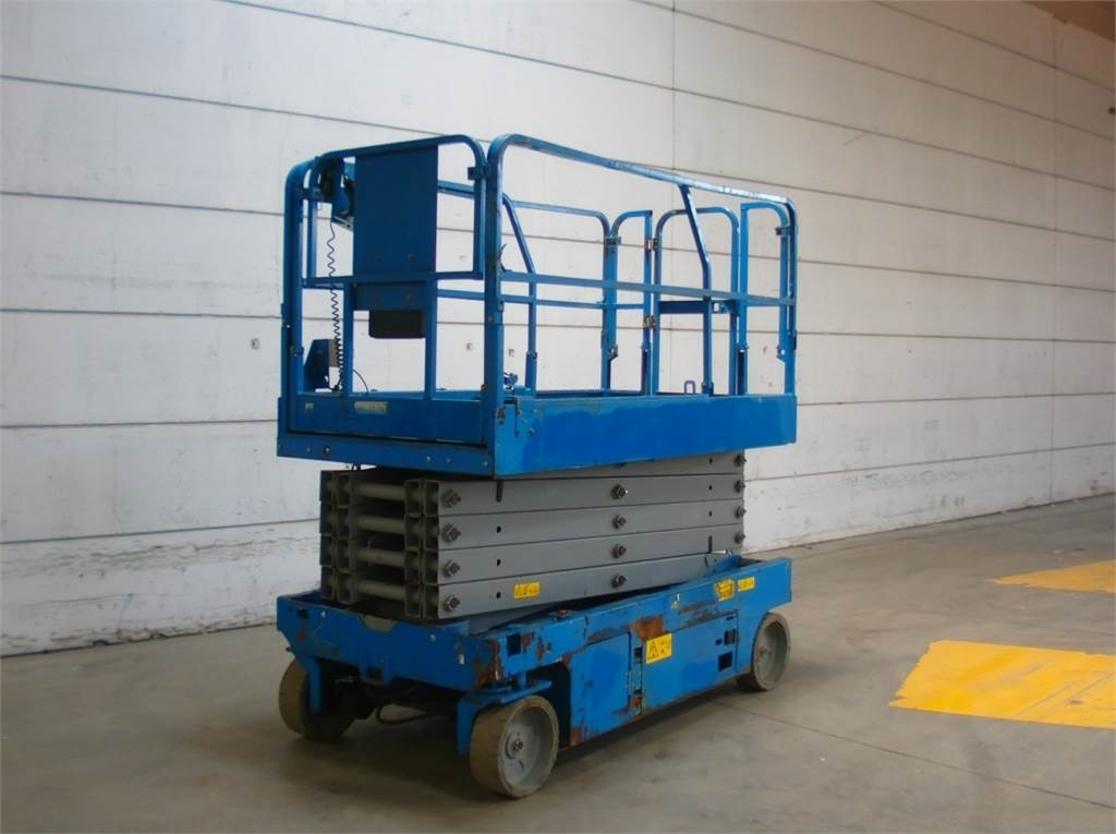 Genie GS3246 - Máy nâng người hình kéo: hình 4 Genie GS3246 - Máy nâng người hình kéo: hình 4