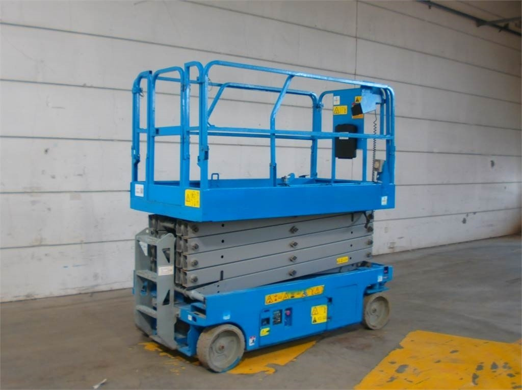 Genie GS3246 - Máy nâng người hình kéo: hình 2 Genie GS3246 - Máy nâng người hình kéo: hình 2