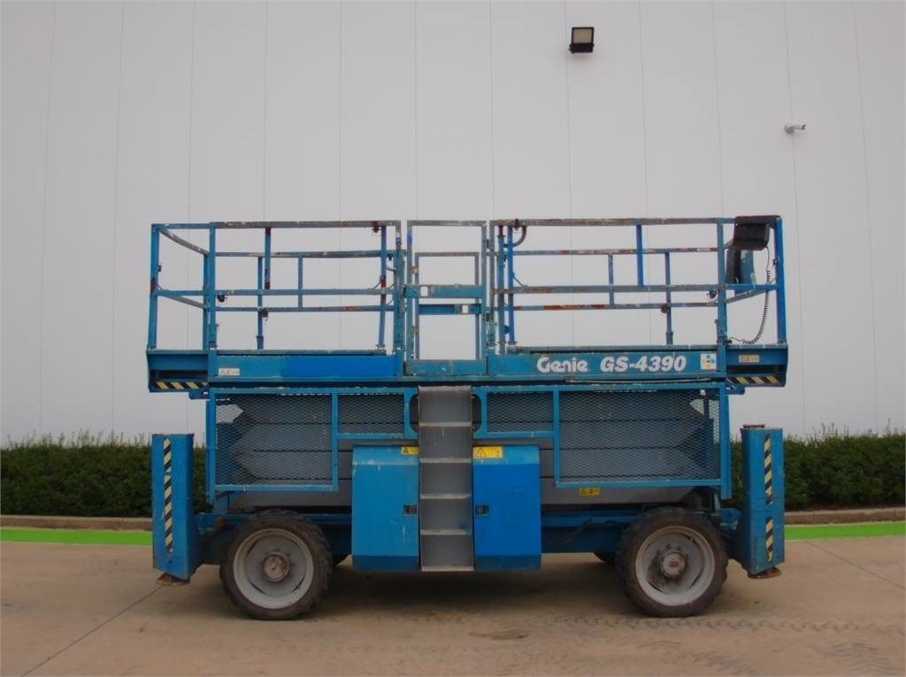 Genie GS4390RT - Máy nâng người hình kéo: hình 1 Genie GS4390RT - Máy nâng người hình kéo: hình 1