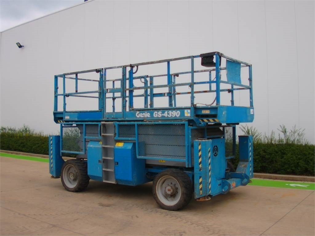 Genie GS4390RT - Máy nâng người hình kéo: hình 3 Genie GS4390RT - Máy nâng người hình kéo: hình 3