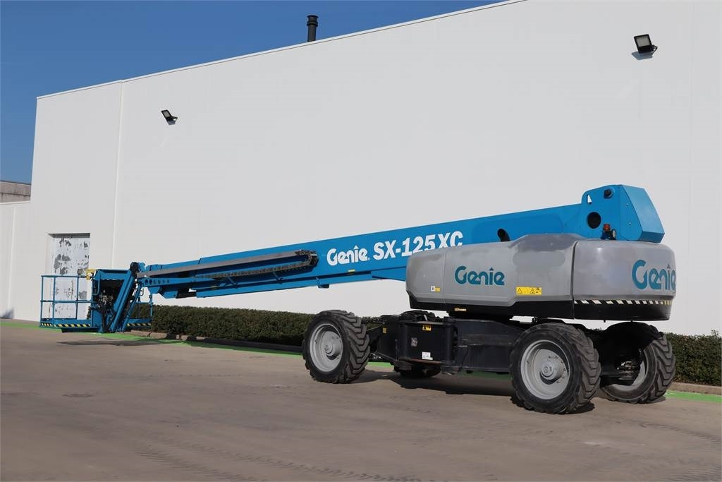 Genie SX125XC - Xe nâng người hình viễn vọng kính: hình 3 Genie SX125XC - Xe nâng người hình viễn vọng kính: hình 3
