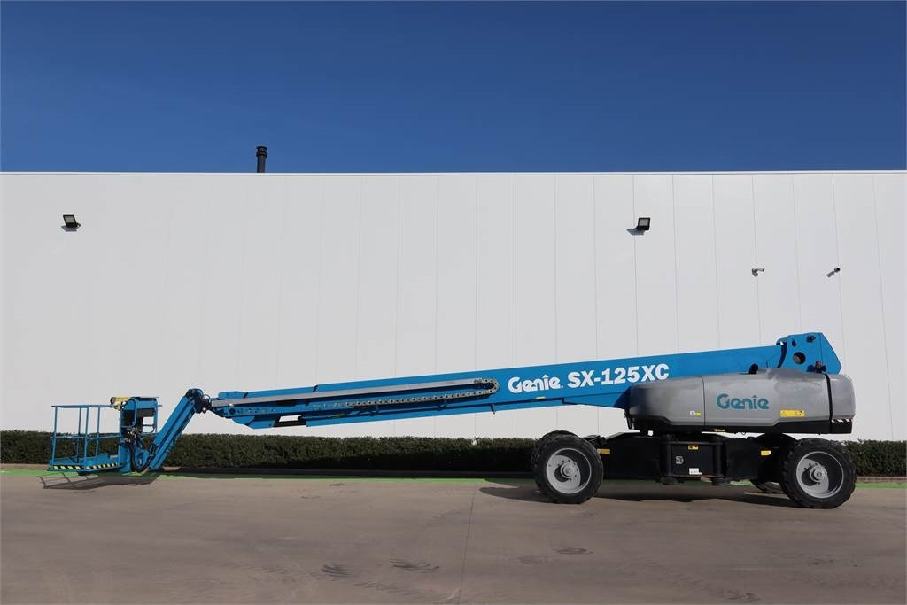 Genie SX125XC - Xe nâng người hình viễn vọng kính: hình 1 Genie SX125XC - Xe nâng người hình viễn vọng kính: hình 1