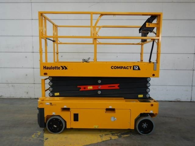 Haulotte Compact 12 AE - Máy nâng người hình kéo: hình 1 Haulotte Compact 12 AE - Máy nâng người hình kéo: hình 1