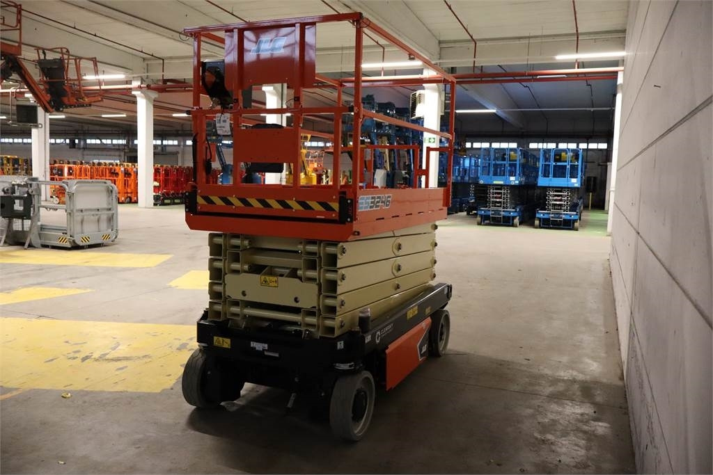 JLG 3246ES - Máy nâng người hình kéo: hình 4 JLG 3246ES - Máy nâng người hình kéo: hình 4