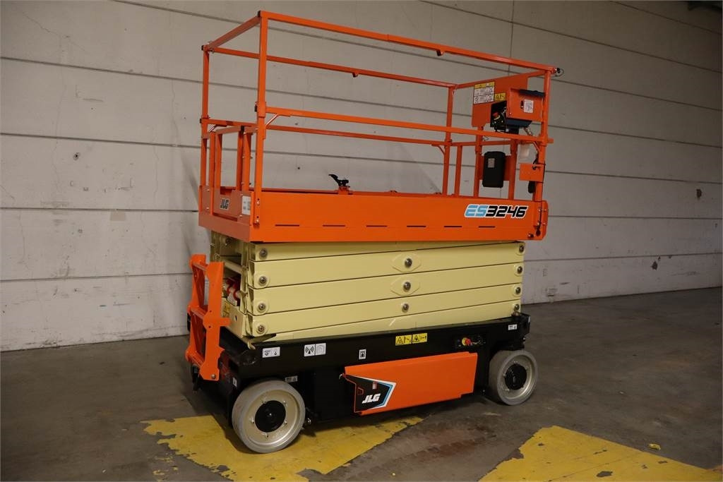 JLG 3246ES - Máy nâng người hình kéo: hình 2 JLG 3246ES - Máy nâng người hình kéo: hình 2