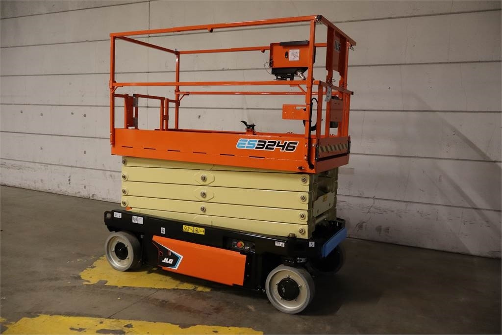 JLG 3246ES - Máy nâng người hình kéo: hình 3 JLG 3246ES - Máy nâng người hình kéo: hình 3
