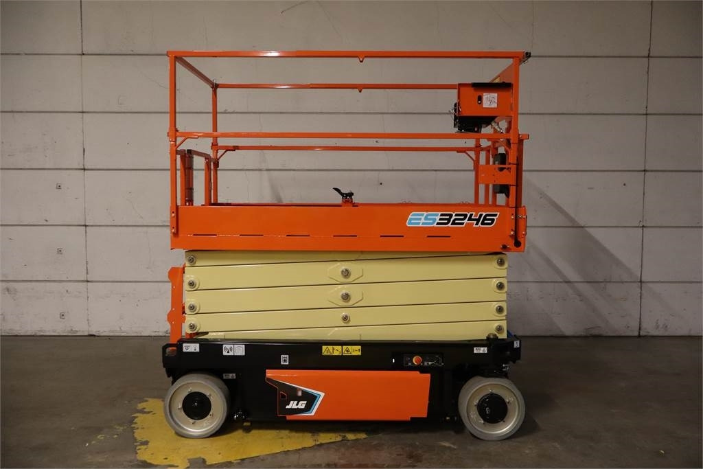 JLG 3246ES - Máy nâng người hình kéo: hình 1 JLG 3246ES - Máy nâng người hình kéo: hình 1