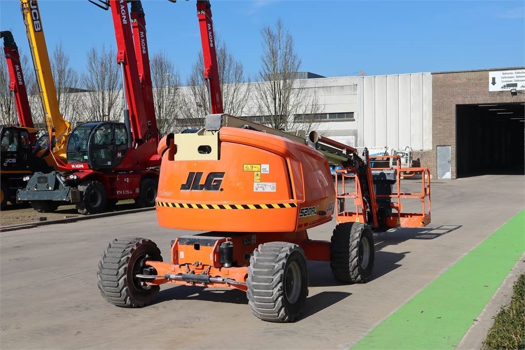 JLG 520AJ - Xe nâng người nhiều khớp nối: hình 4 JLG 520AJ - Xe nâng người nhiều khớp nối: hình 4