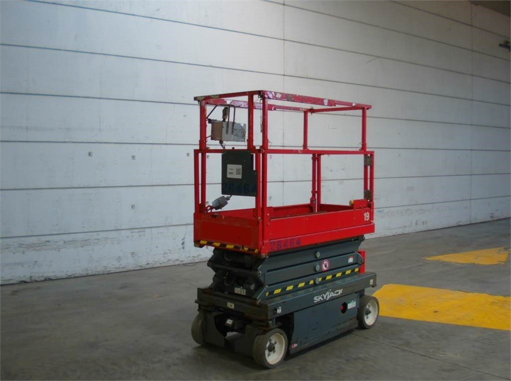 SkyJack SJ3219 - Máy nâng người hình kéo: hình 3 SkyJack SJ3219 - Máy nâng người hình kéo: hình 3
