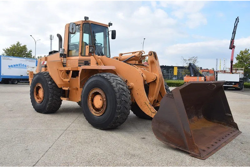 Case 821B - Máy xúc lật bánh lốp: hình 5 Case 821B - Máy xúc lật bánh lốp: hình 5