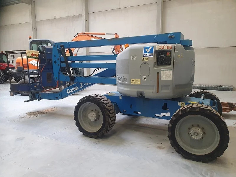 Genie Z45/25 - Xe nâng người nhiều khớp nối: hình 3 Genie Z45/25 - Xe nâng người nhiều khớp nối: hình 3
