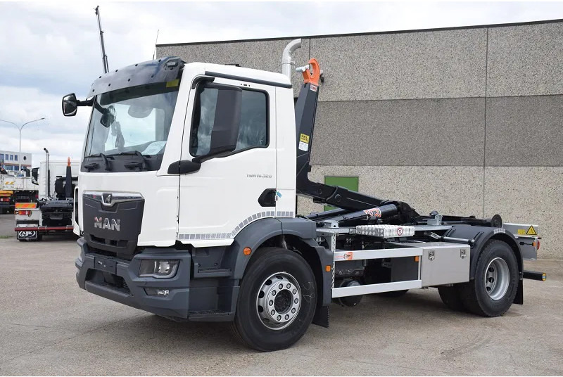 MAN TGM 18.320 - Xe tải nâng móc: hình 2 MAN TGM 18.320 - Xe tải nâng móc: hình 2