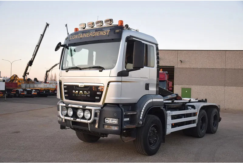 MAN TGS 33.400 - Xe tải nâng móc: hình 2 MAN TGS 33.400 - Xe tải nâng móc: hình 2