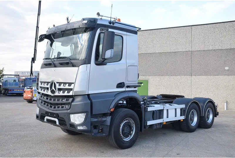 Mercedes-Benz Arocs 3345 - Xe đầu kéo: hình 1 Mercedes-Benz Arocs 3345 - Xe đầu kéo: hình 1