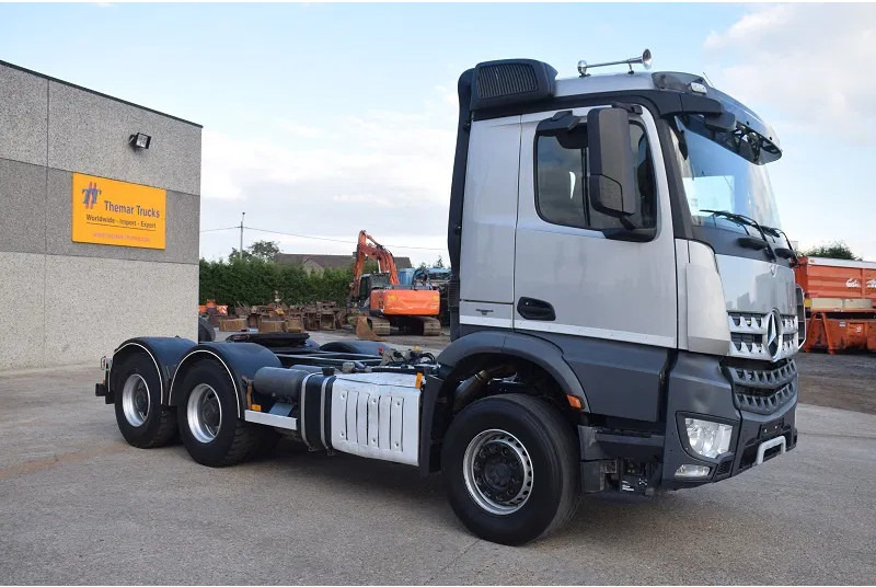 Mercedes-Benz Arocs 3345 - Xe đầu kéo: hình 5 Mercedes-Benz Arocs 3345 - Xe đầu kéo: hình 5
