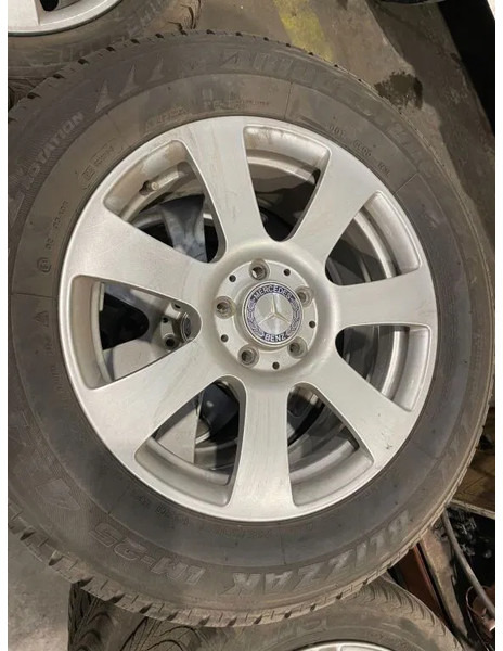 Bridgestone *Mercedes velgen 17 inch met Bridgestone banden*235/60 R17 - Lốp và vành cho Xe hơi: hình 2 Bridgestone *Mercedes velgen 17 inch met Bridgestone banden*235/60 R17 - Lốp và vành cho Xe hơi: hình 2