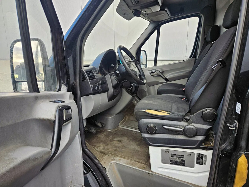 Mercedes-Benz Sprinter 313 - Xe van đông lạnh: hình 3 Mercedes-Benz Sprinter 313 - Xe van đông lạnh: hình 3