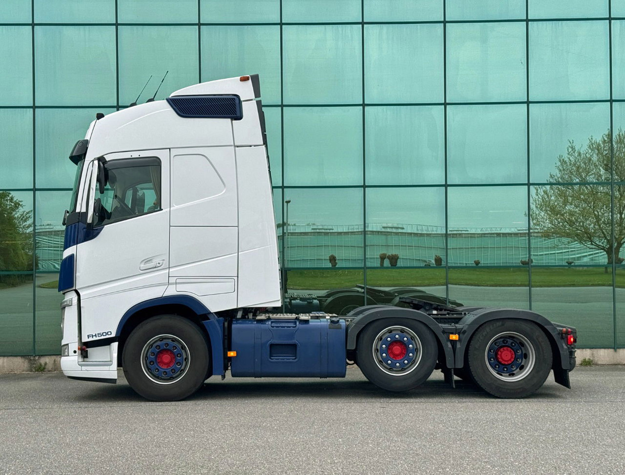 Volvo FH Globetrotter 6X2 701.000 KM Super Condition NL Truck - Xe đầu kéo: hình 2 Volvo FH Globetrotter 6X2 701.000 KM Super Condition NL Truck - Xe đầu kéo: hình 2