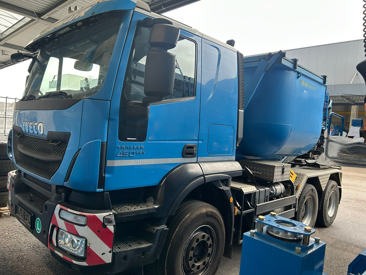 Iveco Trakker 450 - Xe ben đổ: hình 4 Iveco Trakker 450 - Xe ben đổ: hình 4