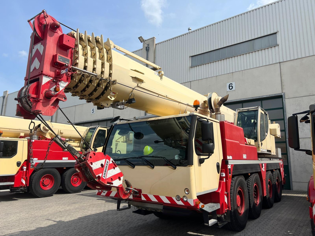 LIEBHERR LTM 1070-4.2 - Cẩu bánh lốp: hình 1 LIEBHERR LTM 1070-4.2 - Cẩu bánh lốp: hình 1