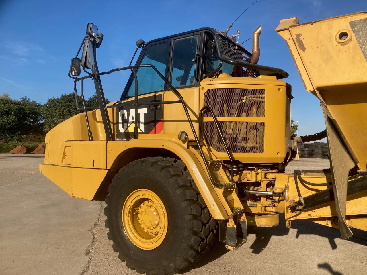 CATERPILLAR 730C - Xe ben đổ có khớp nối: hình 2 CATERPILLAR 730C - Xe ben đổ có khớp nối: hình 2