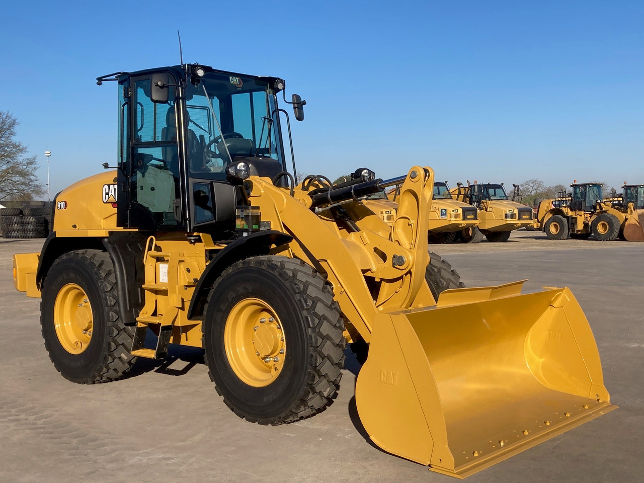 CATERPILLAR 910 - Máy xúc lật bánh lốp: hình 4 CATERPILLAR 910 - Máy xúc lật bánh lốp: hình 4