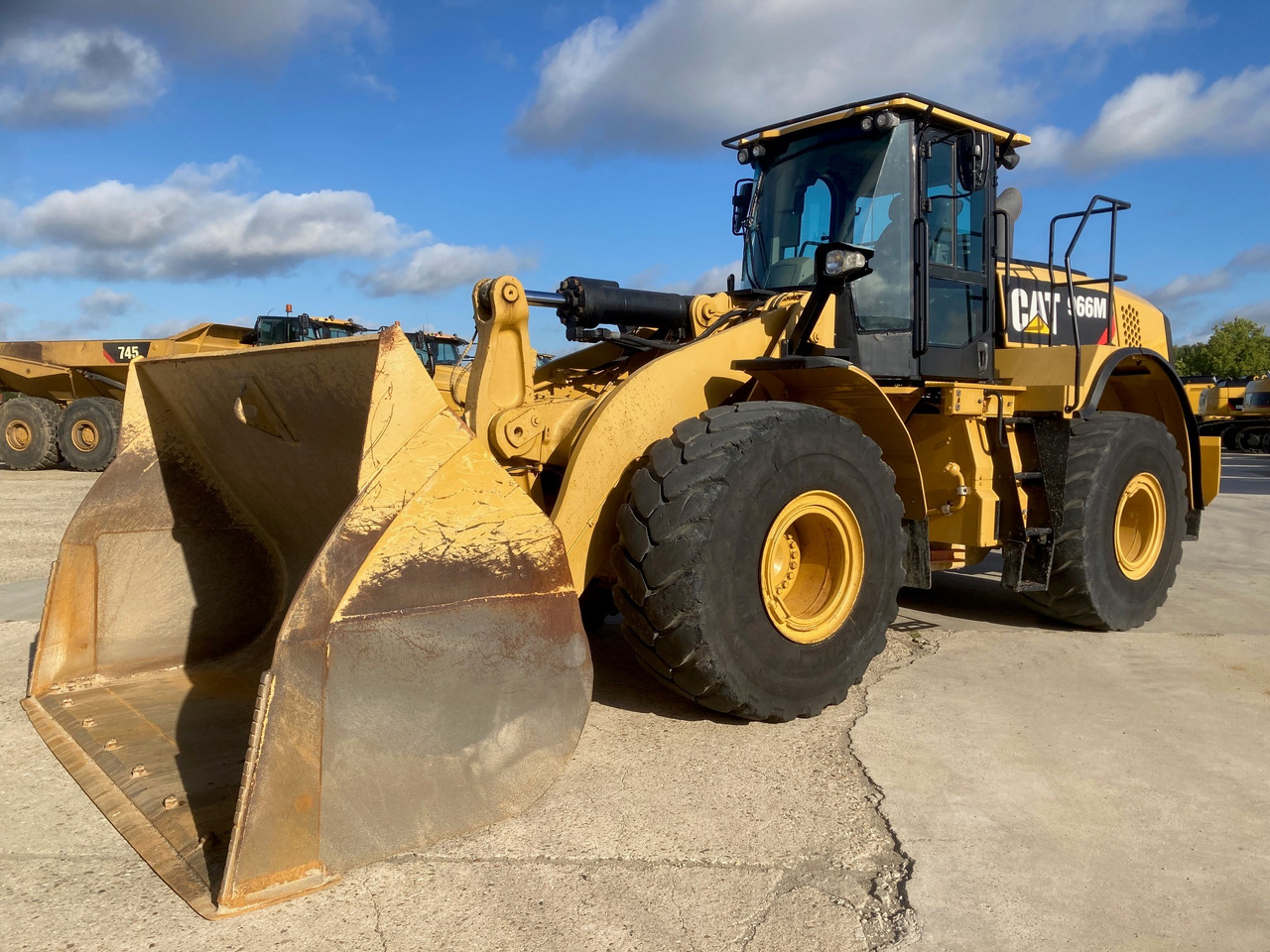 CATERPILLAR 966M - Máy xúc lật bánh lốp: hình 3 CATERPILLAR 966M - Máy xúc lật bánh lốp: hình 3