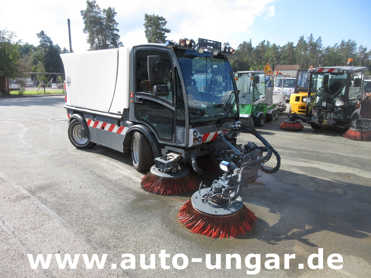 Boschung S3 Kehrmaschine urban sweeper Wildkrautbesen Allradlenkung - Xe quét đường: hình 1 Boschung S3 Kehrmaschine urban sweeper Wildkrautbesen Allradlenkung - Xe quét đường: hình 1