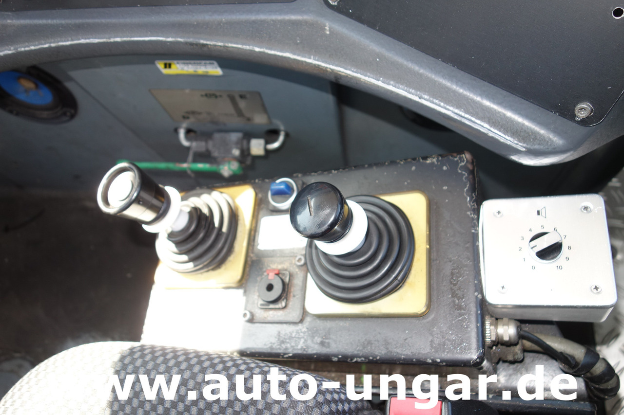 Xe đầu kéo máy bay GOLDHOFER AST-1 A500 Baujahr 1999 Push-Back towbarless Pushback Liebherr used GSE: hình 28 Xe đầu kéo máy bay GOLDHOFER AST-1 A500 Baujahr 1999 Push-Back towbarless Pushback Liebherr used GSE: hình 28