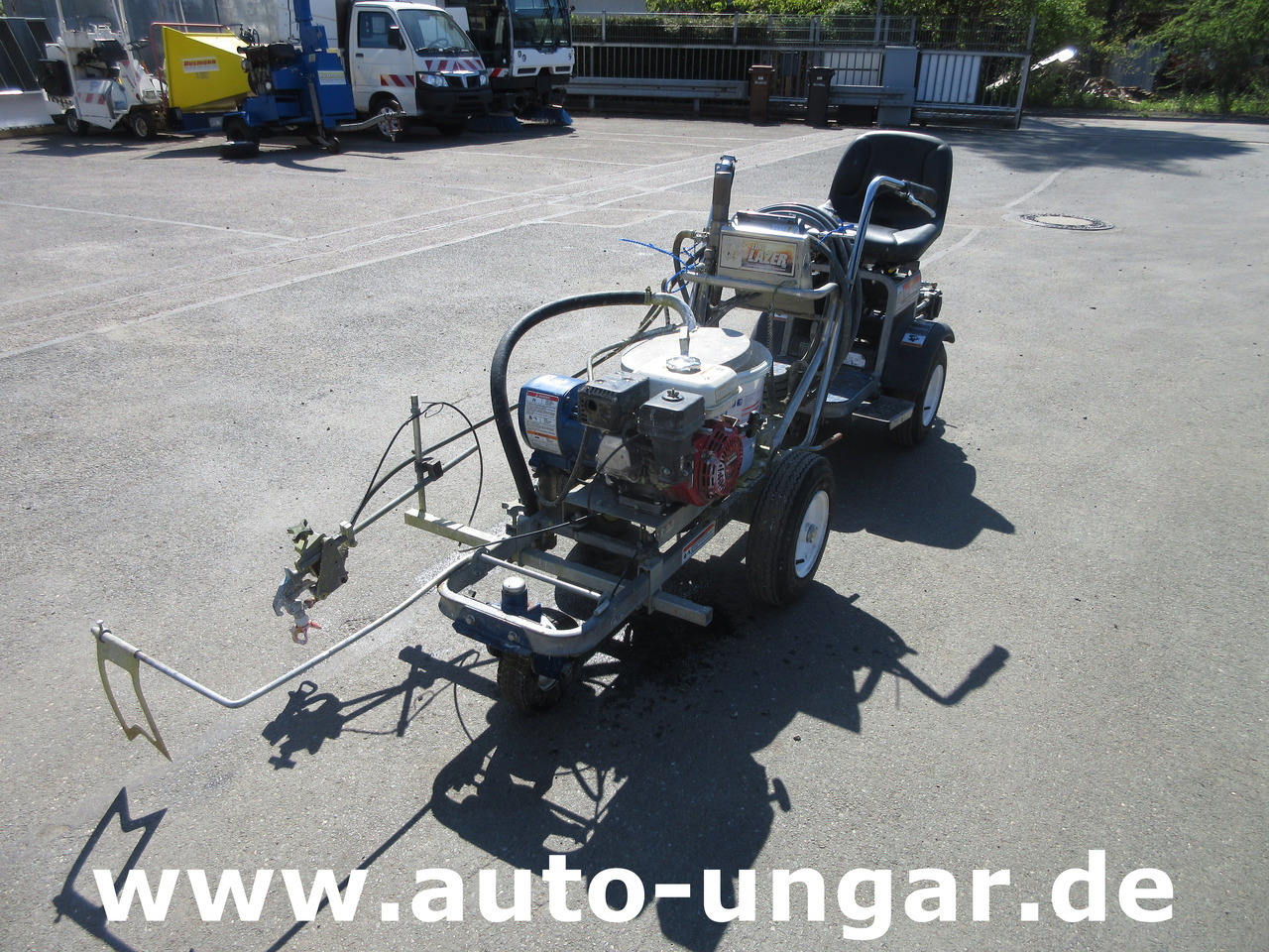 Graco LineLazer III 3900 Linedriver ride-on striper Roadmarking Straßenmarkierung - Máy nhựa đường: hình 2 Graco LineLazer III 3900 Linedriver ride-on striper Roadmarking Straßenmarkierung - Máy nhựa đường: hình 2