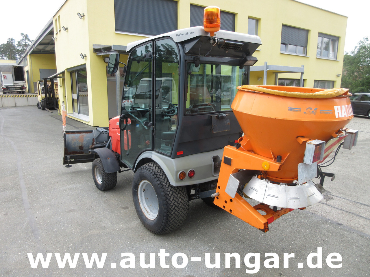 HAKO Hakotrac 2650 DA Winterdienst Schneepflug & Streuer 4x4 Zapfwelle Hydraulik - Máy cày đa dụng: hình 5 HAKO Hakotrac 2650 DA Winterdienst Schneepflug & Streuer 4x4 Zapfwelle Hydraulik - Máy cày đa dụng: hình 5
