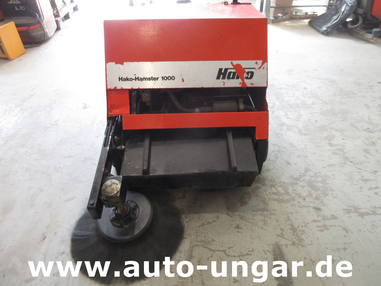 HAKO Hamster Benzin - Kehrmaschine mit eigenem Antrieb und Seitenbesen - Xe quét đường: hình 2 HAKO Hamster Benzin - Kehrmaschine mit eigenem Antrieb und Seitenbesen - Xe quét đường: hình 2